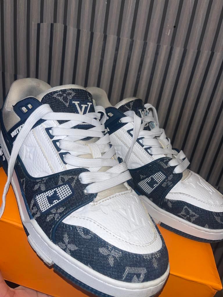 Louis Vuitton Schoenen - Stijlvol en Comfortabel, Blauw, Ophalen of Verzenden, Sneakers of Gympen, Gedragen