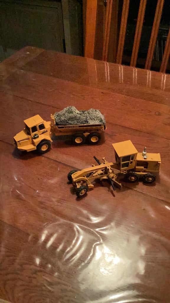 2x schaalmodel grondverzetmachines 1:50, Hobby en Vrije tijd, Modelauto's | 1:50, Ophalen of Verzenden, Zo goed als nieuw, Hijskraan, Tractor of Landbouw