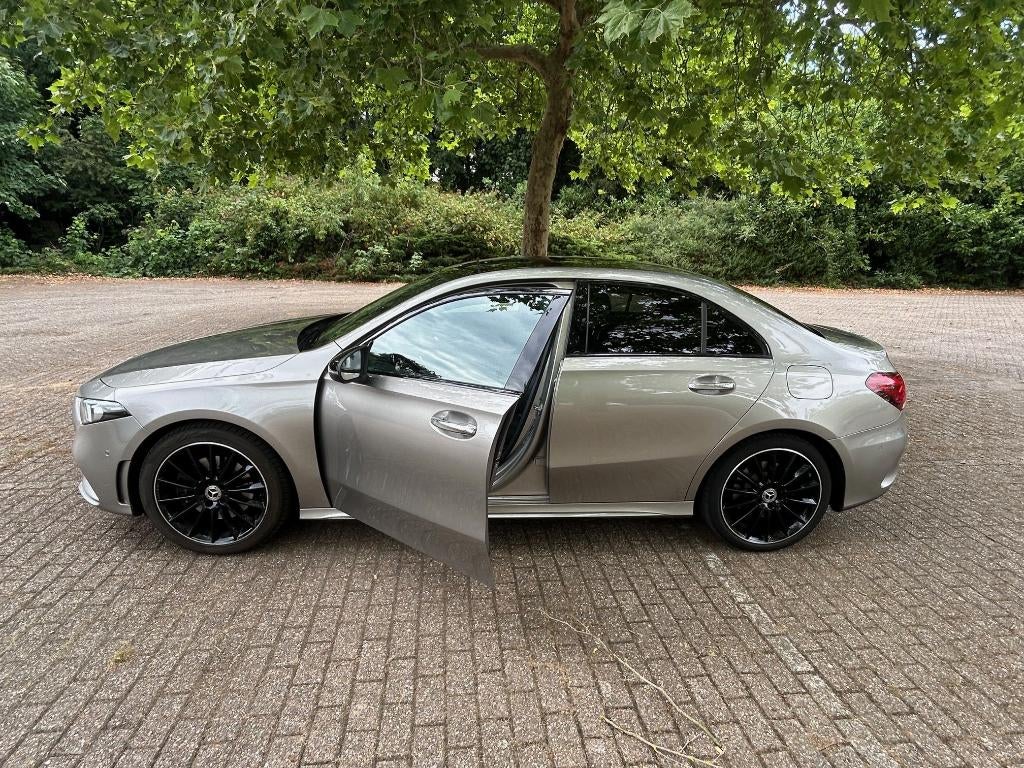 Mercedes-Benz A-Klasse A 250E AMG 218pk 8G-DCT 2020, Auto's, Mercedes-Benz, Zwart, Overige kleuren, 160 pk, Alcantara