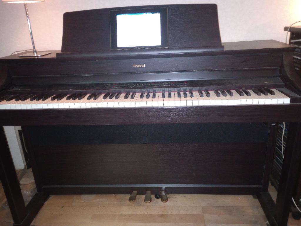 Roland Piano HPI-7. UNIEK !, Ophalen, Zo goed als nieuw, Bruin, Piano