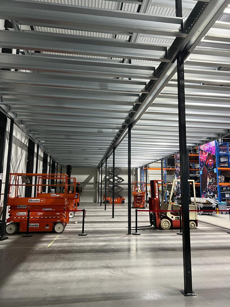 Nieuwe Entresolvloer: 12.000x5.000 60m2 3 meter hoog., Ophalen of Verzenden