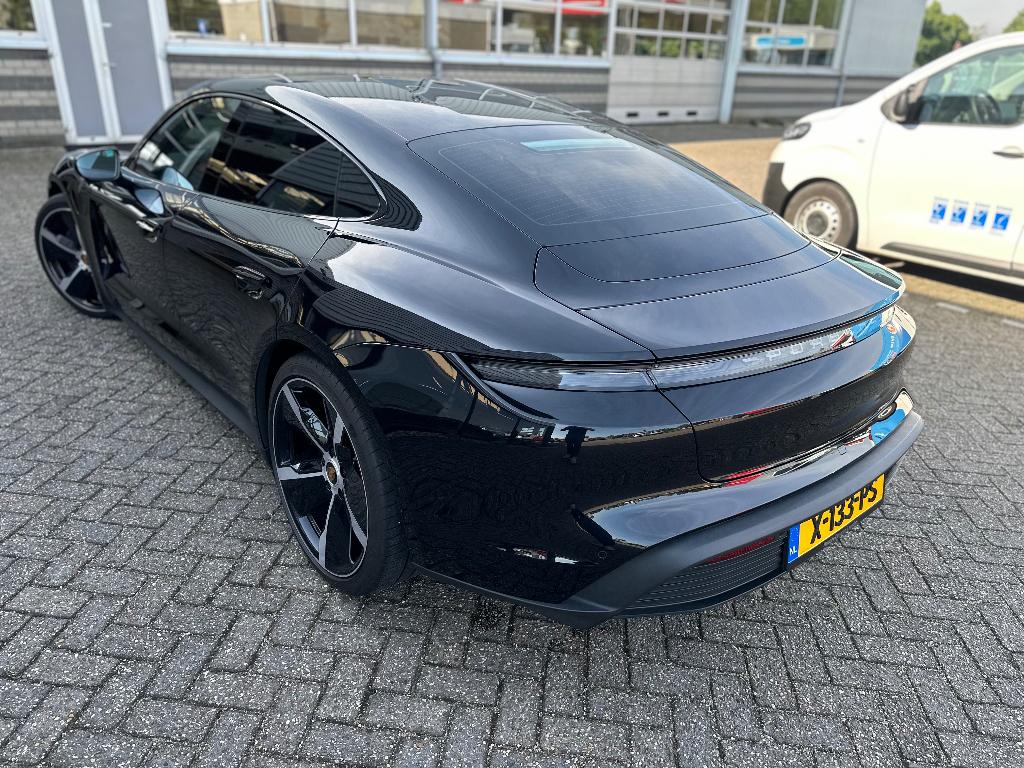 Porsche Taycan 326pk 2024 Zwart | LEASE nog 19 maanden!, Auto's, Achterwielaandrijving, Zwart, Zwart, Elektrisch
