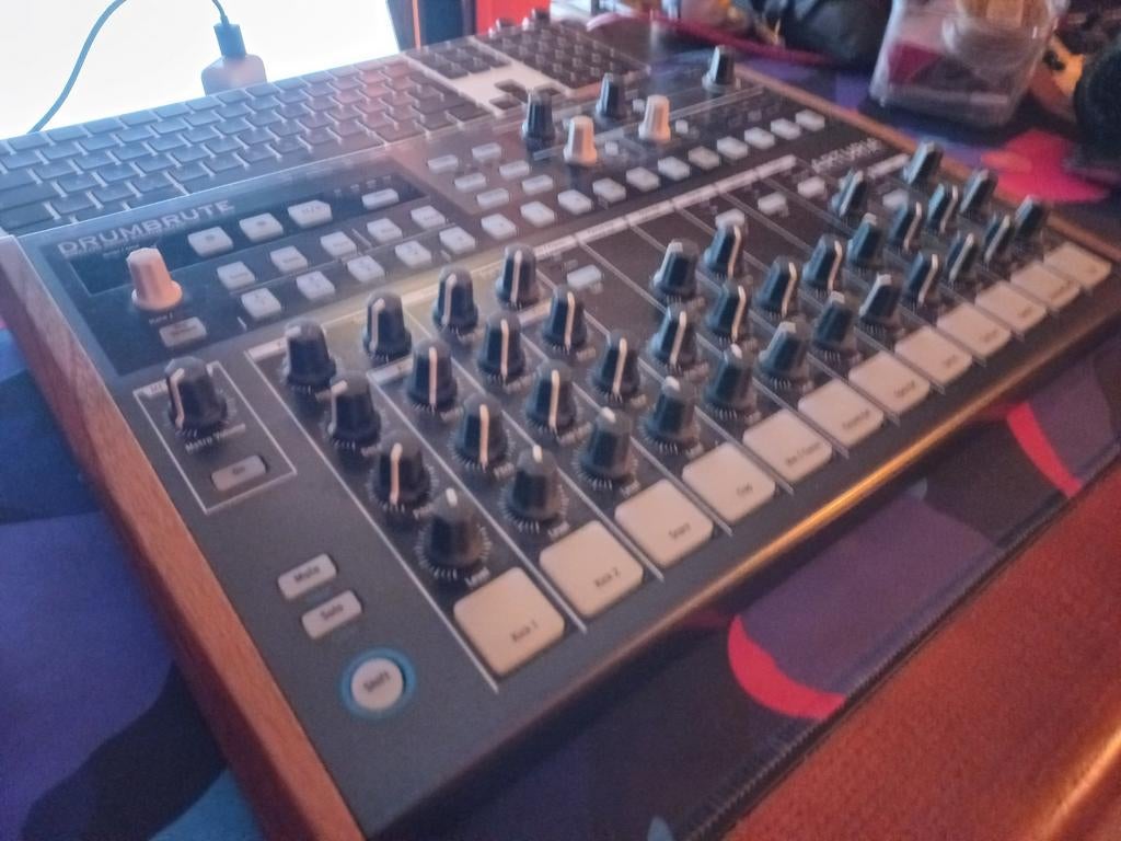 Arturia Drumbrute Analoge Drum Machine, Muziek en Instrumenten, Drumcomputers, Ophalen, Zo goed als nieuw, Overige merken