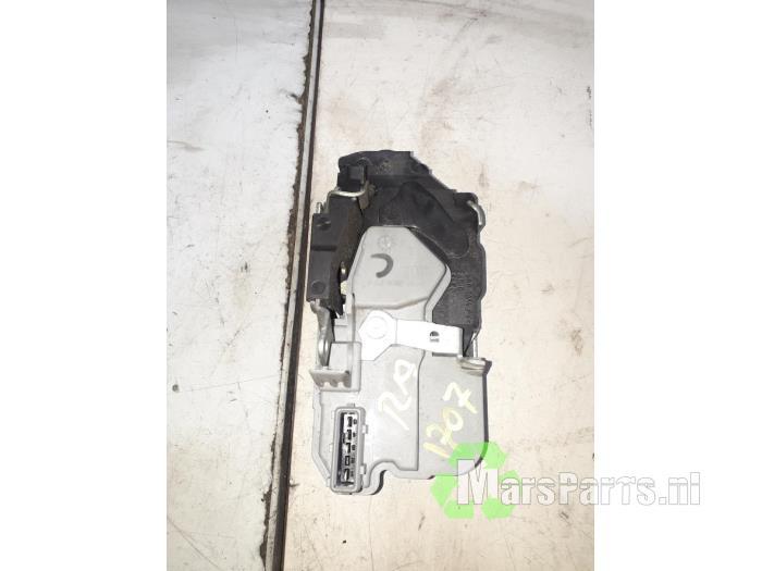 Deurslot Mechaniek 4Deurs rechts-achter van een Peugeot 206, Auto-onderdelen, Gebruikt, -, -, Ophalen of Verzenden
