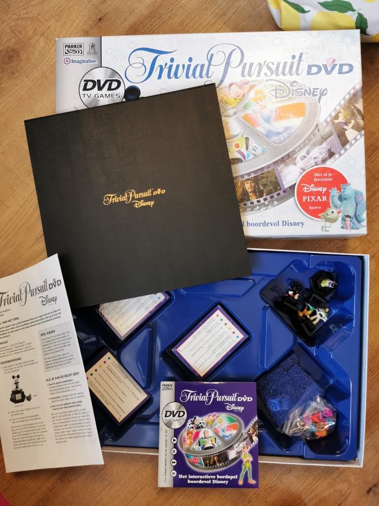 Trivial Pursuit Disney DVD Editie, Parker, Ophalen of Verzenden, Zo goed als nieuw, Vijf spelers of meer