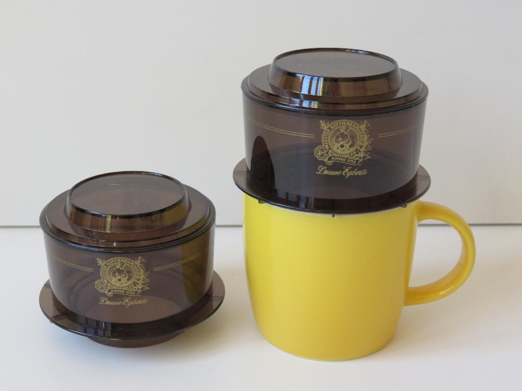 2 Vintage Douwe Egberts koffiefilters 'een Kleintje Koffie', Ophalen of Verzenden, Zo goed als nieuw