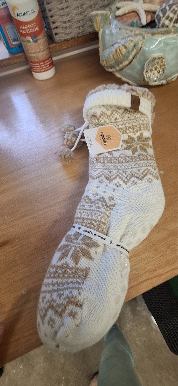 Warme Apollo huissokken met antislip en pompons, Sokken en Kniesokken, Beige, Nieuw, Ophalen of Verzenden