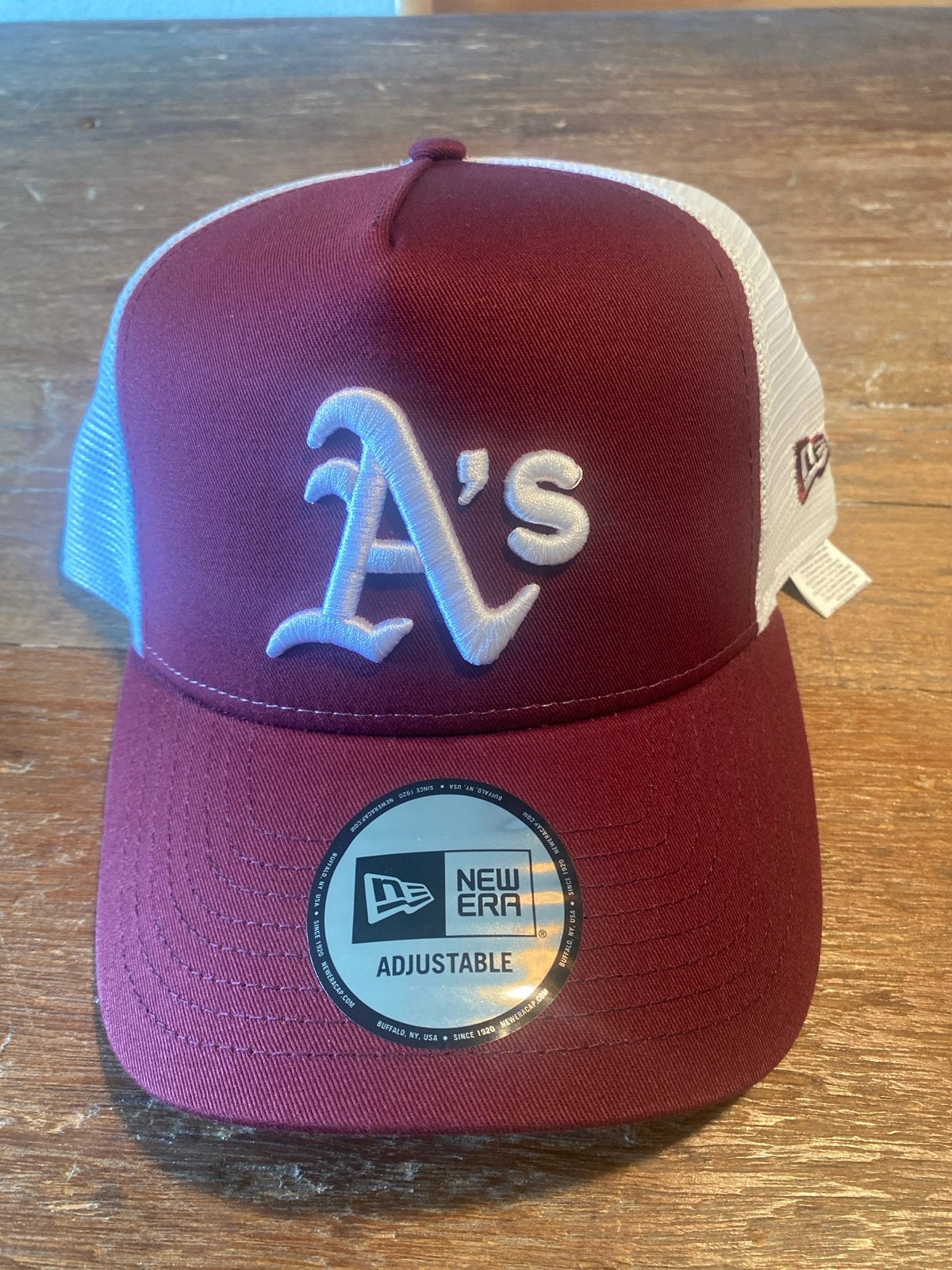 New Era A's Trucker Cap - Bordeauxrood/Wit, Ophalen of Verzenden, Nieuw, One size fits all, Pet