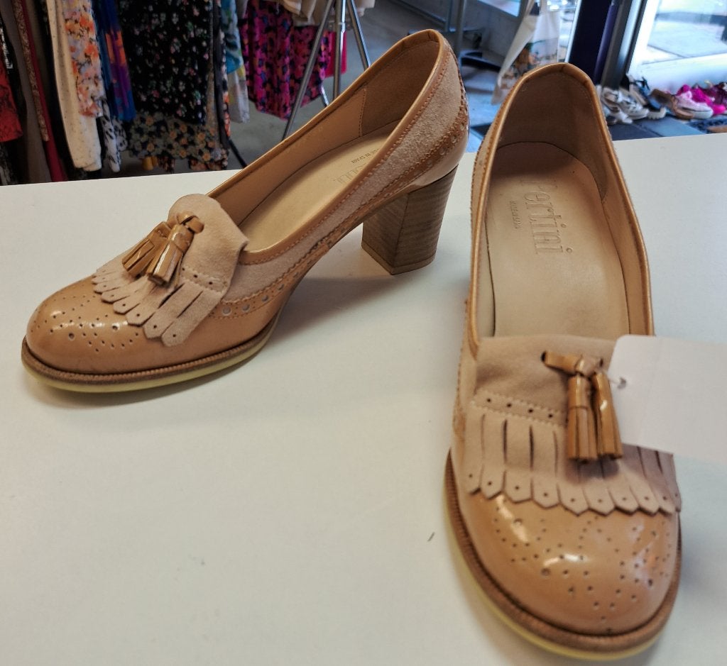Pertini pumps beige lak leer moccasin voorkant mt 38 46611, ., Beige, Ophalen of Verzenden, Zo goed als nieuw