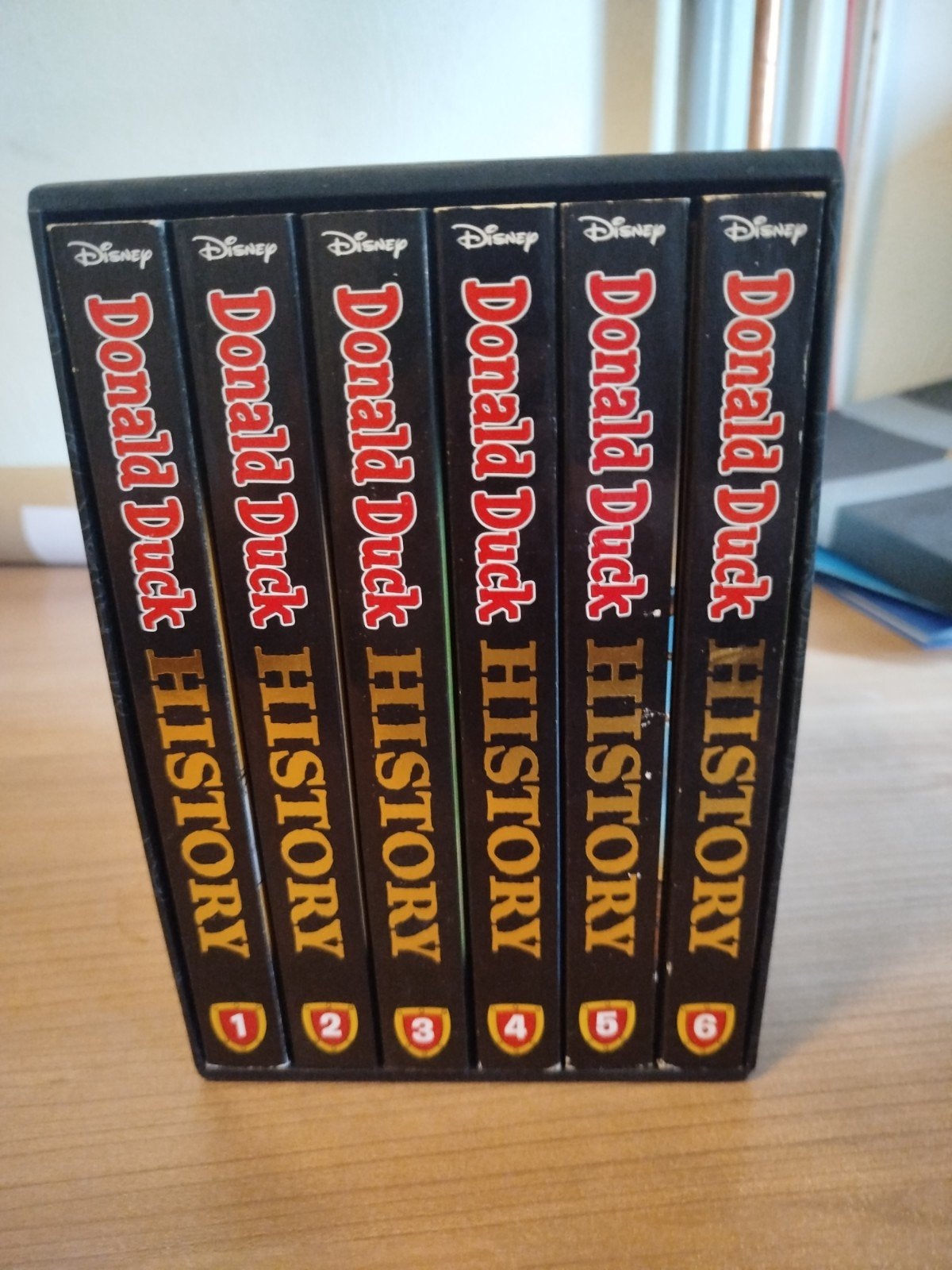 Donald Duck History Box - Deel 1 t/m 6 - Nieuwstaat, Boeken, Complete serie of reeks, Ophalen of Verzenden, Zo goed als nieuw