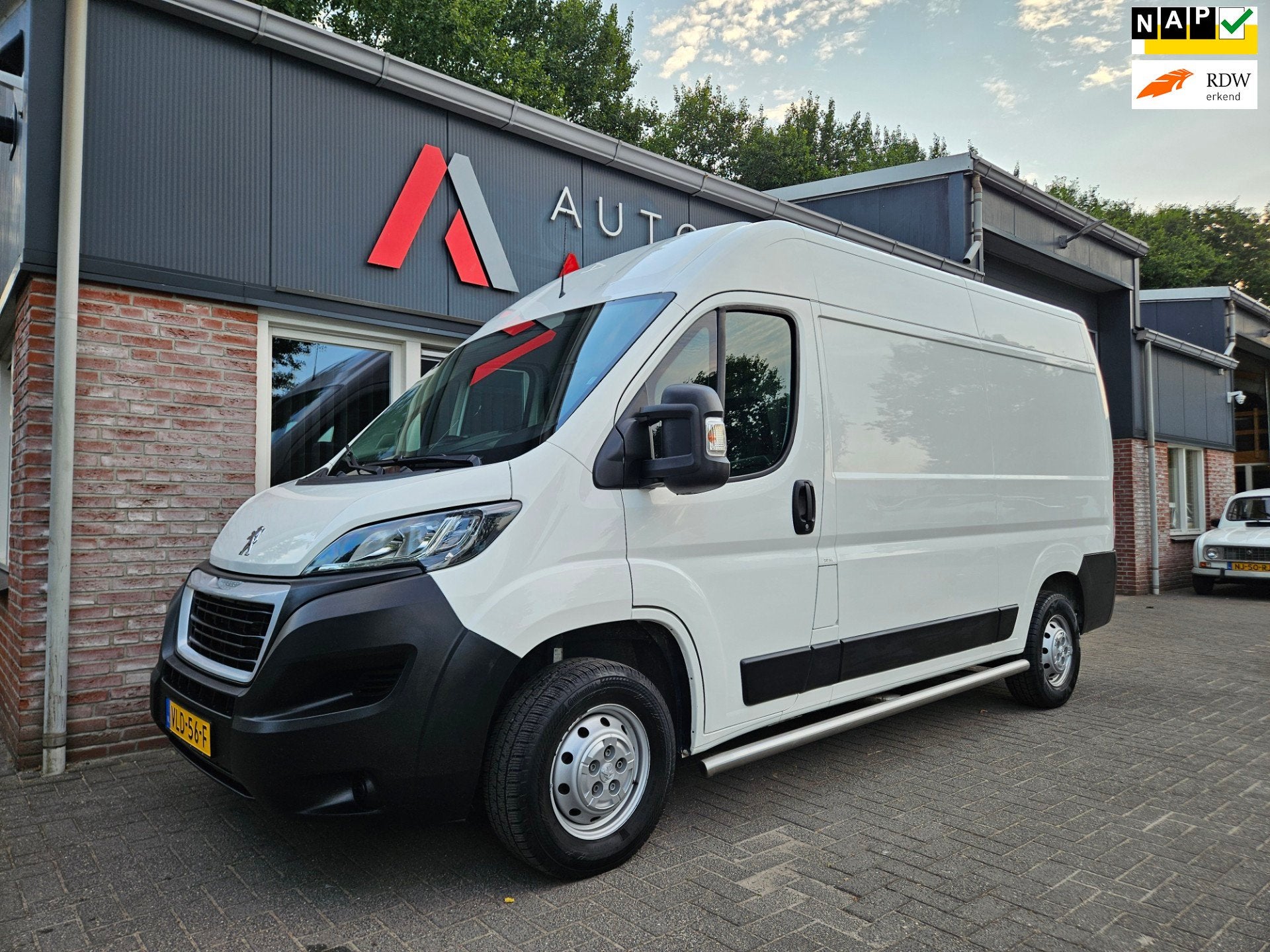 Peugeot Boxer 330 2.2 BlueHDi 140 L2H2 Premium Trekhaak! Air, Auto's, Bestelauto's, Voorwielaandrijving, Euro 6, 4 cilinders, Wit