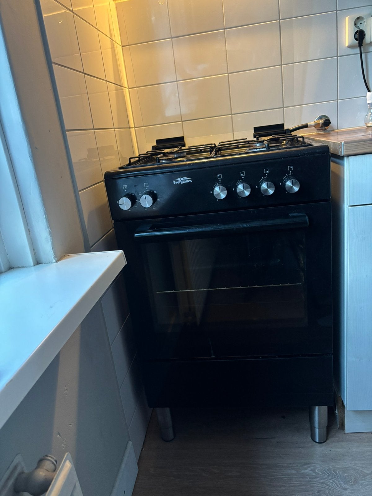Gasfornuis + oven, Witgoed en Apparatuur, Fornuizen, Ophalen, 4 kookzones, Zo goed als nieuw, Gas