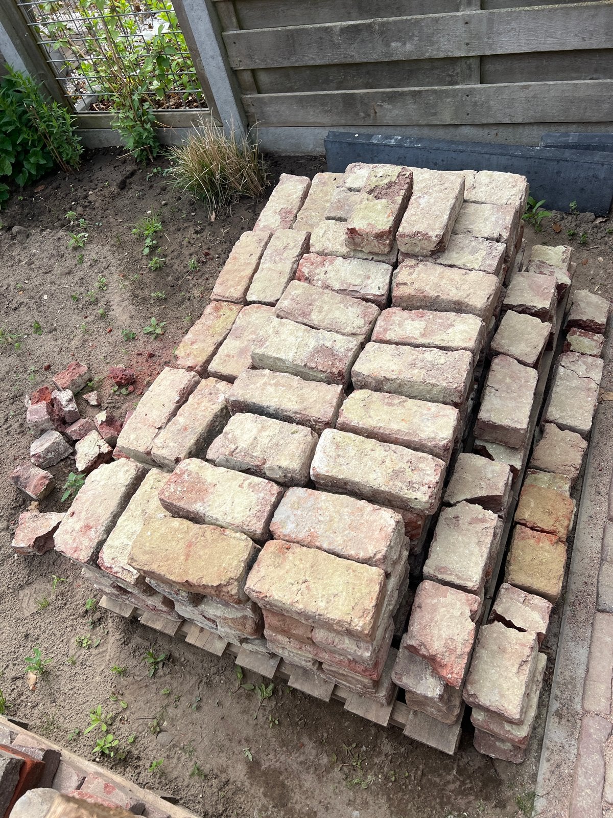 142 stuks hele Veldbrandstenen + ca 40 halve, Doe-het-zelf en Verbouw, Metselstenen, Ophalen, Gebruikt, Bakstenen
