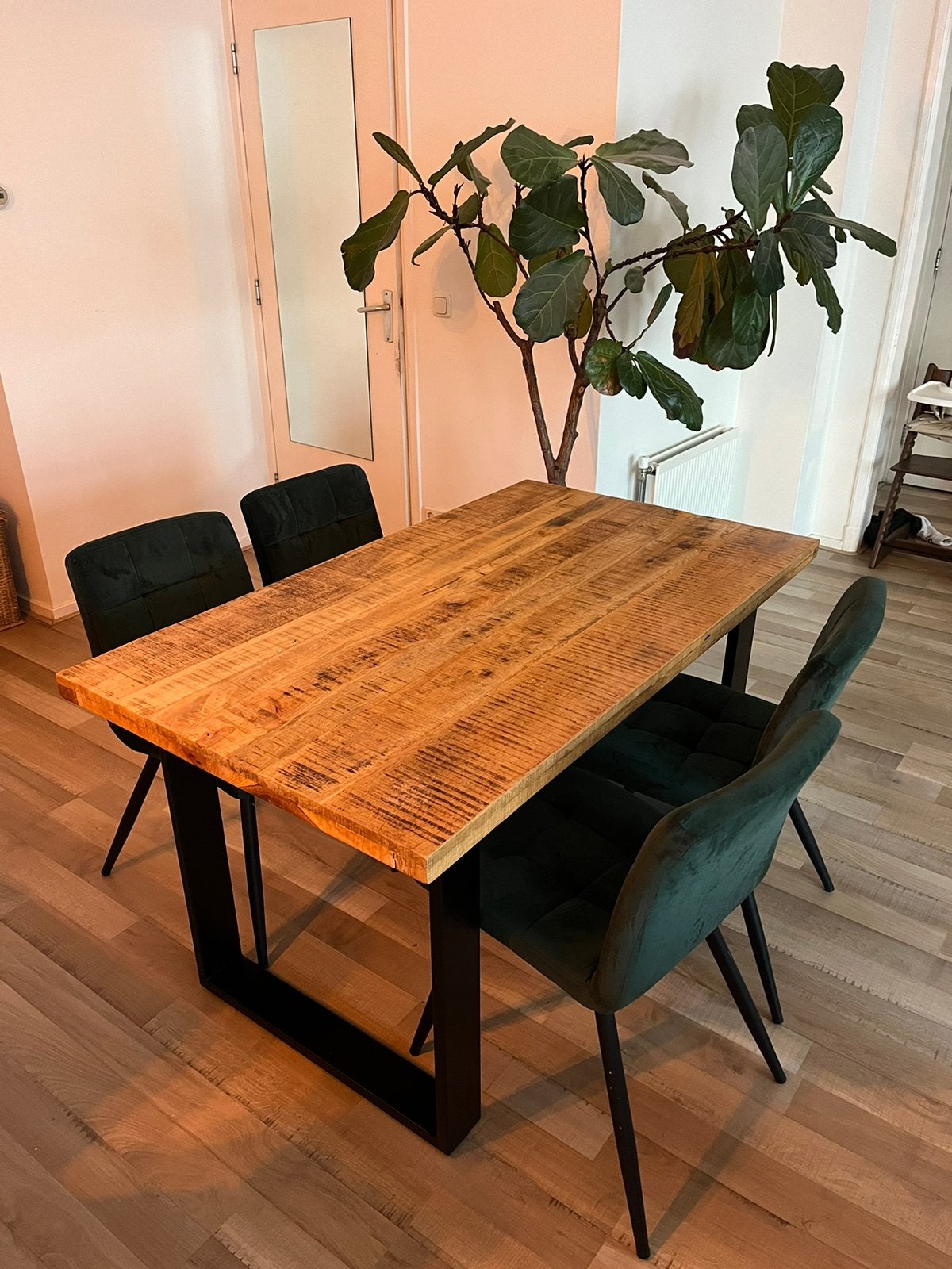 Mango houten tafel + 4 stoelen, Huis en Inrichting, Gebruikt, 100 tot 150 cm, Ophalen of Verzenden, Vier personen