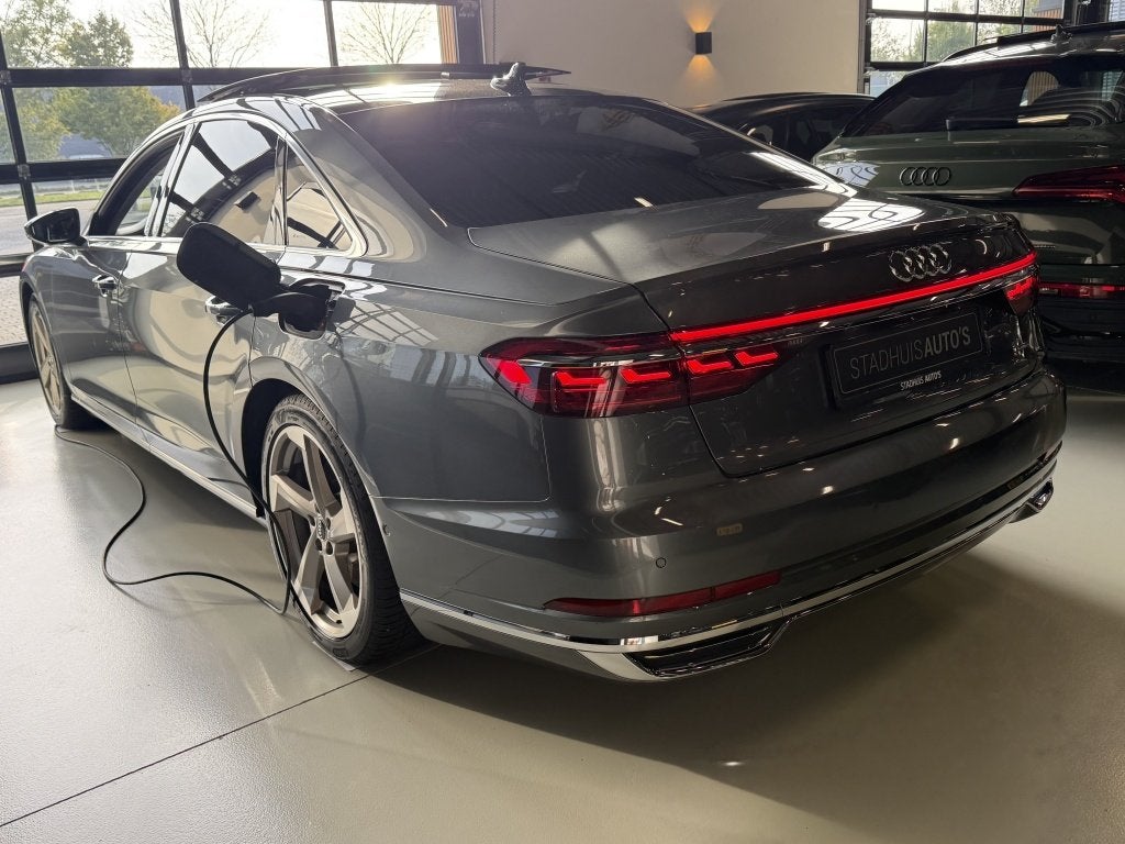 Audi A8 60 TFSie Lang 449PK S-line / B&O / TV's / alcanatara, Automaat, Dealer onderhouden, 14 kWh, Gebruikt
