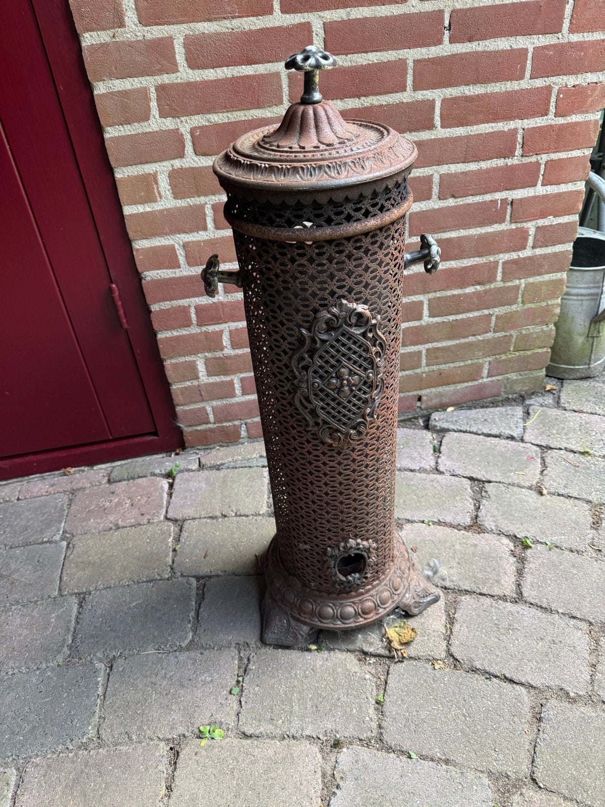 Antieke gietijzeren buitenhaard/tuinhaard/kachel, Ophalen