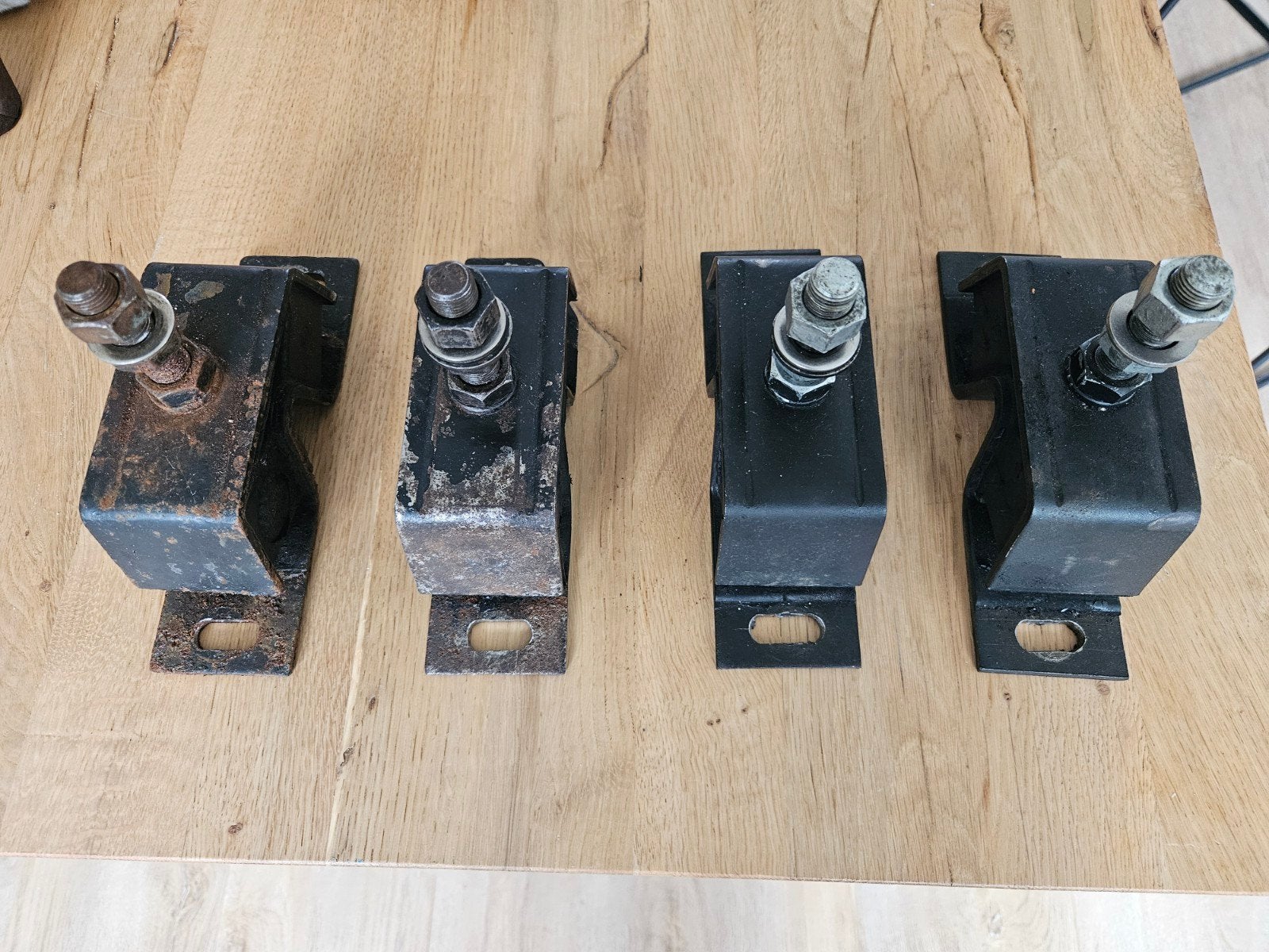 Yanmar Motorsteunen - Set van 4, Verzenden, Gebruikt, Motor en Techniek, Zeilboot of Motorboot