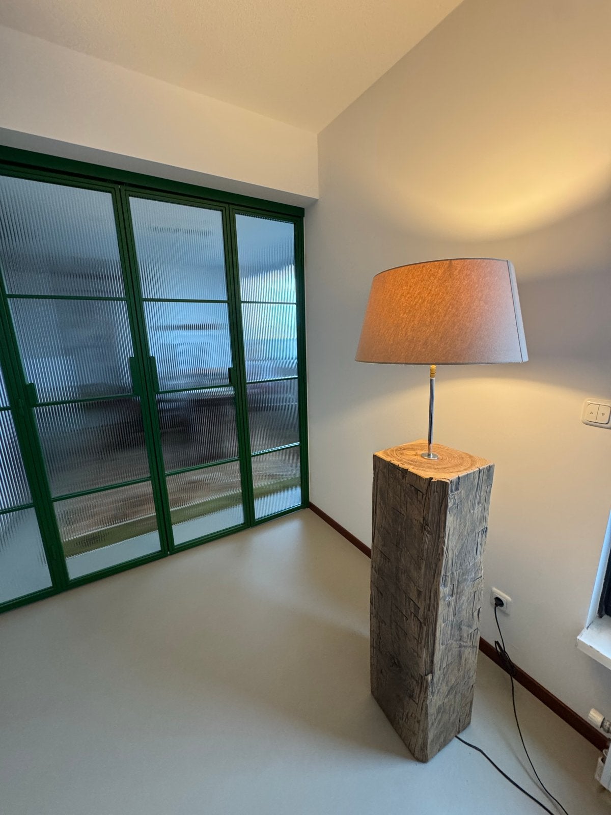 Massief houten vloerlamp met dimmer | meerpaal, boomstam, Huis en Inrichting, Ophalen, Gebruikt, E27 (groot), 150 tot 200 cm