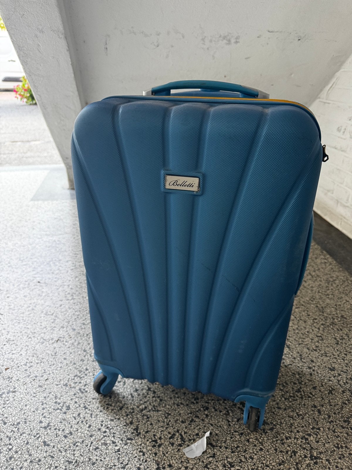Medium suitcase 61x36x23, Ophalen, Zo goed als nieuw, Hard kunststof