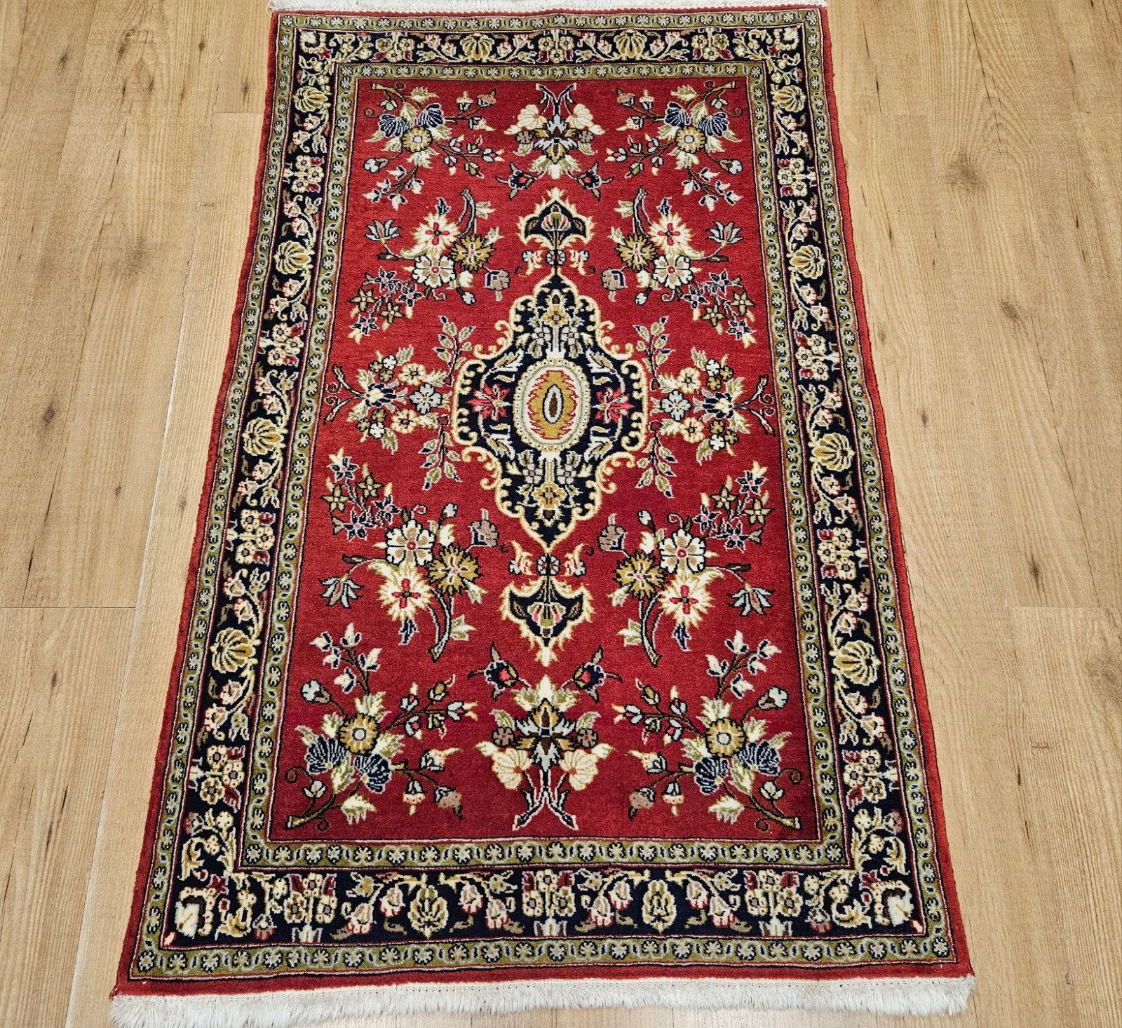 Vintage handgeknoopt perzisch tapijt ghom 130x78, Huis en Inrichting, Stoffering | Tapijten en Kleden, Tweedehands, 100 tot 150 cm
