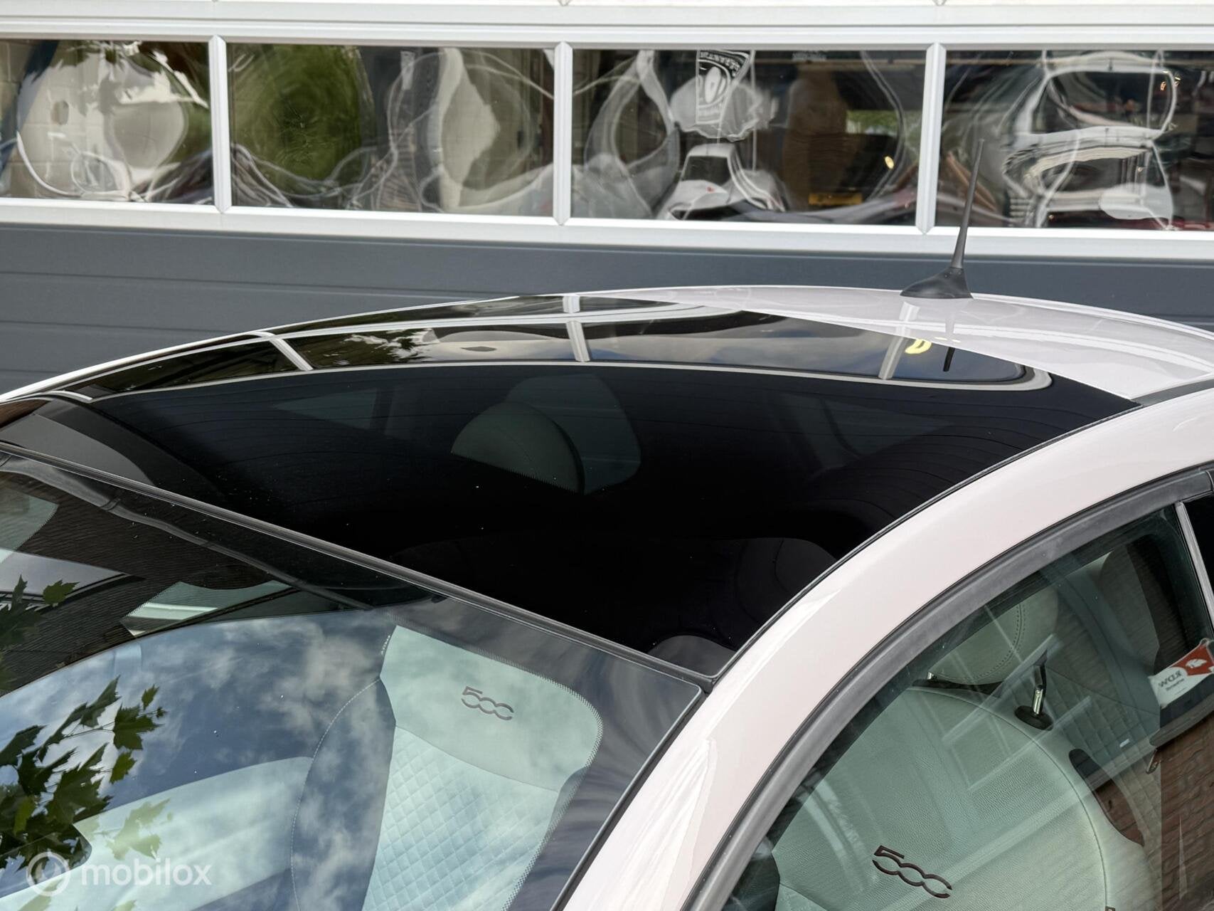 Fiat 500 1.0 Hybrid Star Panodak Navi Carplay PDC 16 inch Cr, Auto's, Fiat, Voorwielaandrijving, 4 stoelen, Wit, Handgeschakeld
