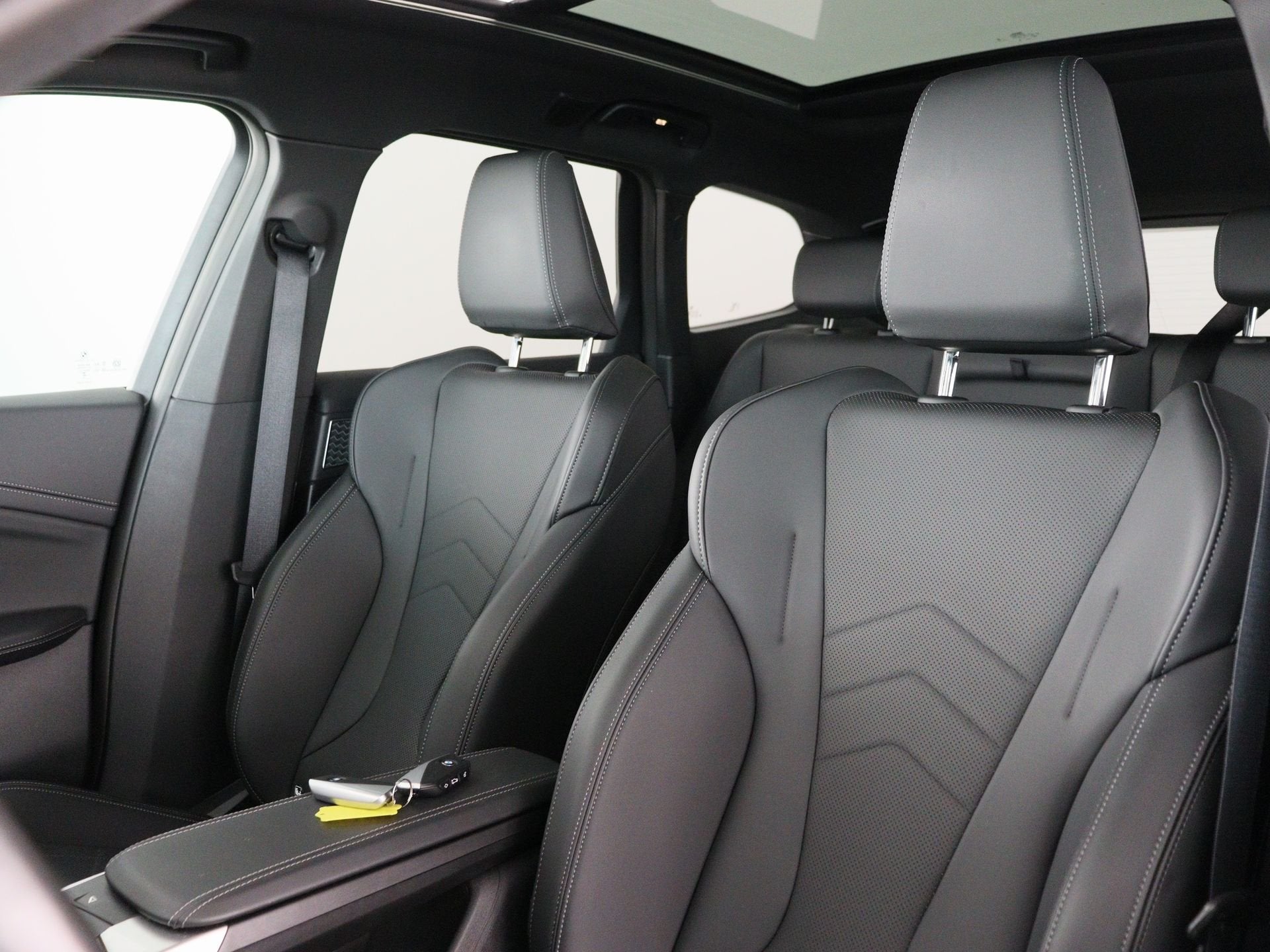 BMW iX1 eDrive20 M-Sport | Trekhaak | Panoramadak (bj 2025), Auto's, Dealer onderhouden, Gebruikt, Met garantie (alle), 24 min
