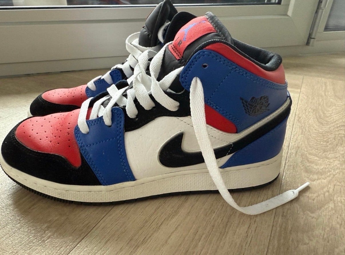 Nike Jordan Mids - Maat 39 - Zo goed als nieuw, Kleding | Dames, Schoenen, Ophalen of Verzenden, Zo goed als nieuw, Zwart, Sneakers of Gympen