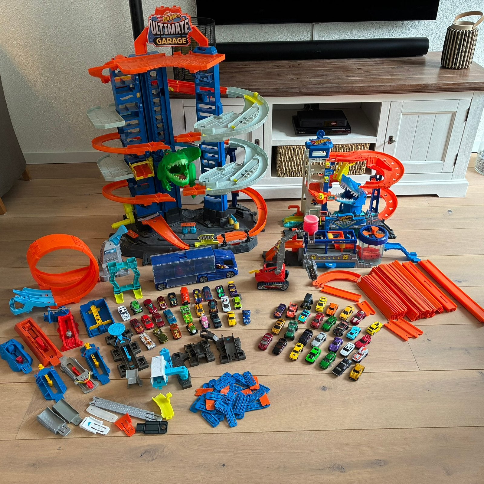 Te koop:Grote set Hot Wheels met 55 auto’s! € 115,-, Ophalen, Hot Wheels, Handmatig, Met looping