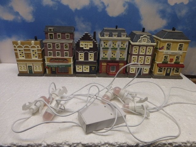 set van 6 dickensville kersthuisjes kerstdorp winkel kerst, Ophalen of Verzenden, Zo goed als nieuw