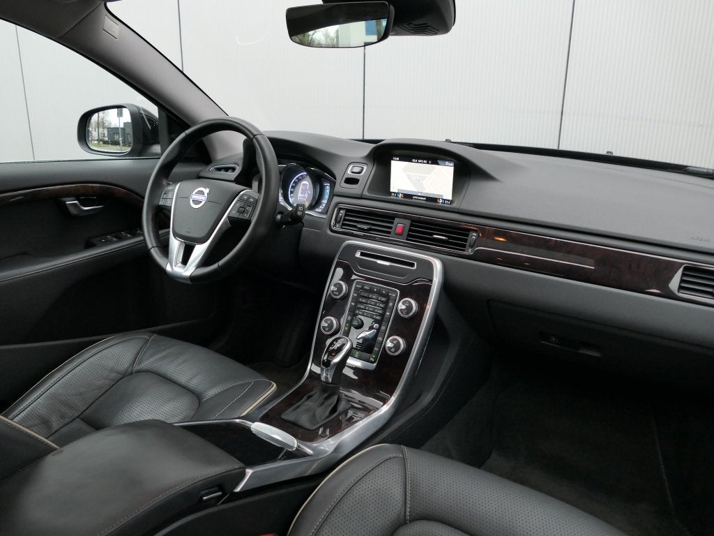 Volvo V70 2.0 T4 AUT Inscription Edition. Schuifdak / Standk, Gebruikt, Euro 6, 1969 cc, Zwart