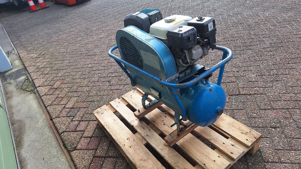 Compressor met hondamotor Clarkeair, Ophalen, Gebruikt, Industriepark 2a 9351PA Leek, H.O.Albert Ale Slotema