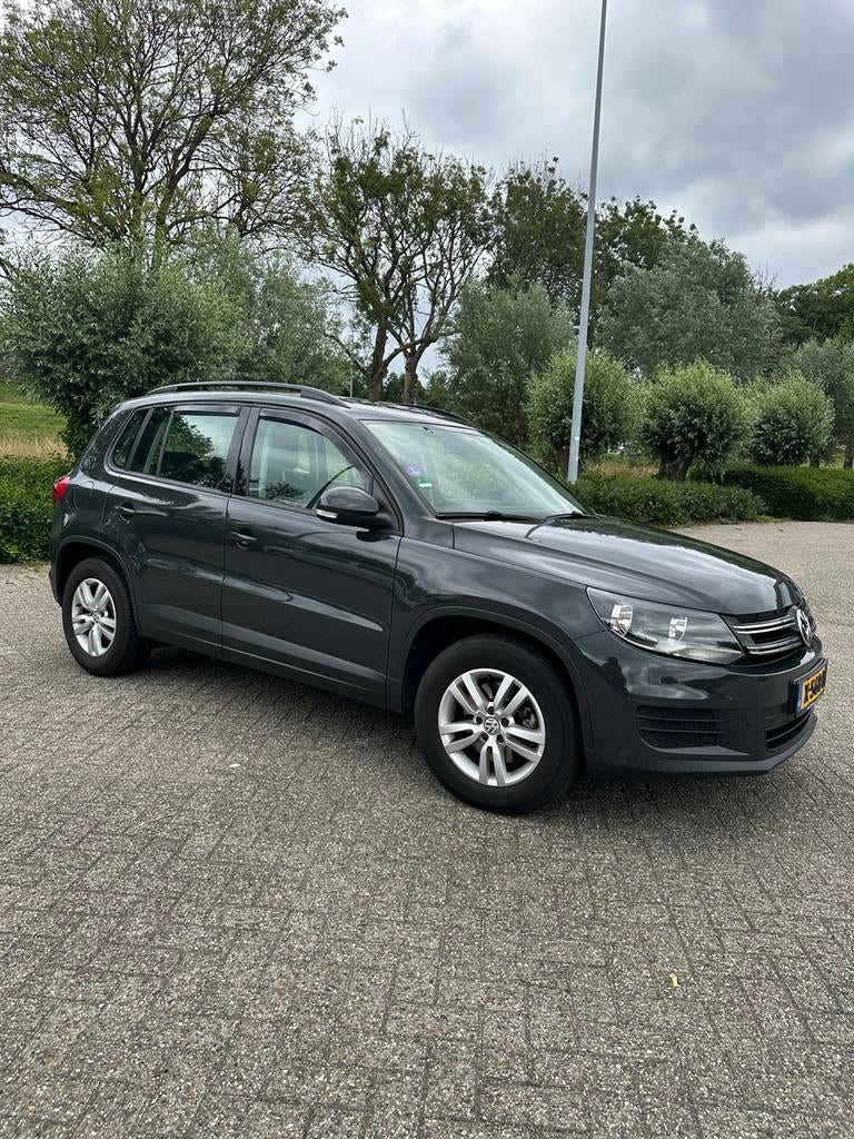 Volkswagen Tiguan 1.4 TSI 90KW BMT 2013 Grijs, Auto's, Voorwielaandrijving, 15 km/l, 4 cilinders, 122 pk
