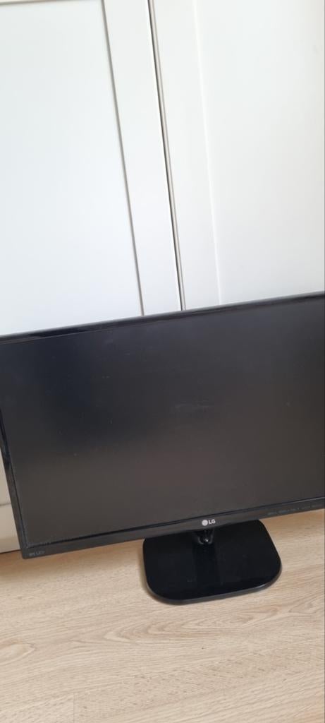 2x LG Monitor 24 inch met adapter, Computers en Software, Monitoren, Ophalen of Verzenden, Gebruikt, LG