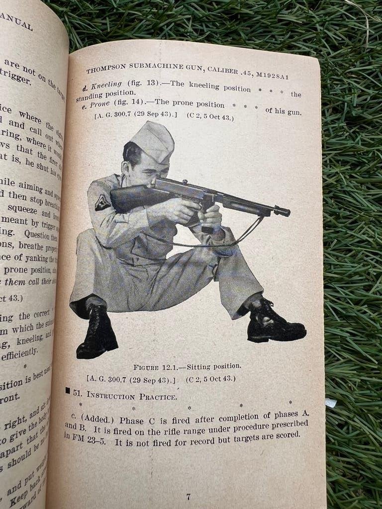 WO2 Amerikaans instructie pamflet gebruik Thompson M1928, Amerika, Verzenden, Boek of Tijdschrift