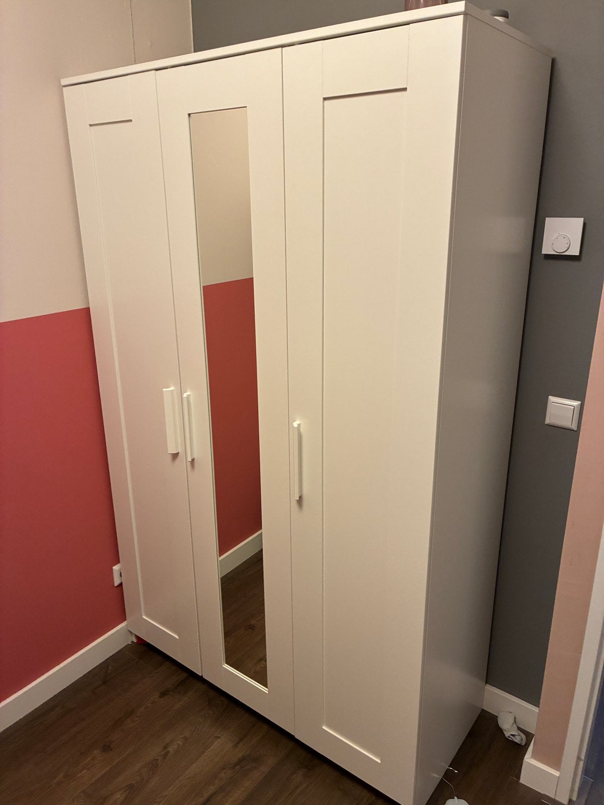 Witte kledingkast met spiegel (IKEA Brimnes), 100 tot 150 cm, 200 cm of meer, Ophalen of Verzenden, Zo goed als nieuw