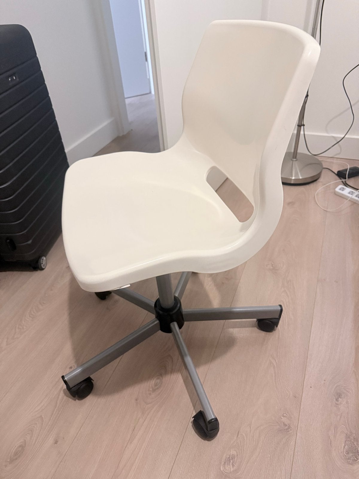 Witte bureaustoel op wielen office chair, Huis en Inrichting, Ophalen of Verzenden, Gebruikt, Wit, Bureaustoel