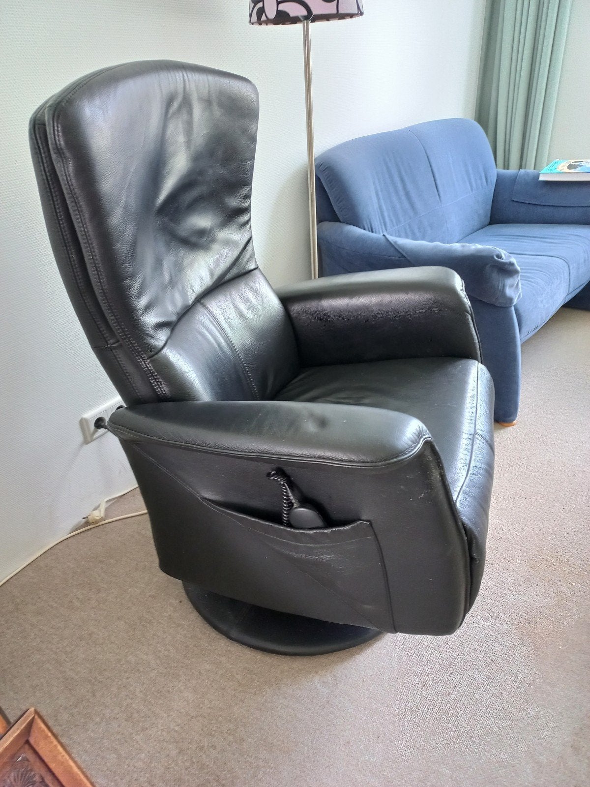 Zwarte Fauteuil, stoel elektrisch verstelbaar, Ophalen, Gebruikt, 50 tot 75 cm, Leer