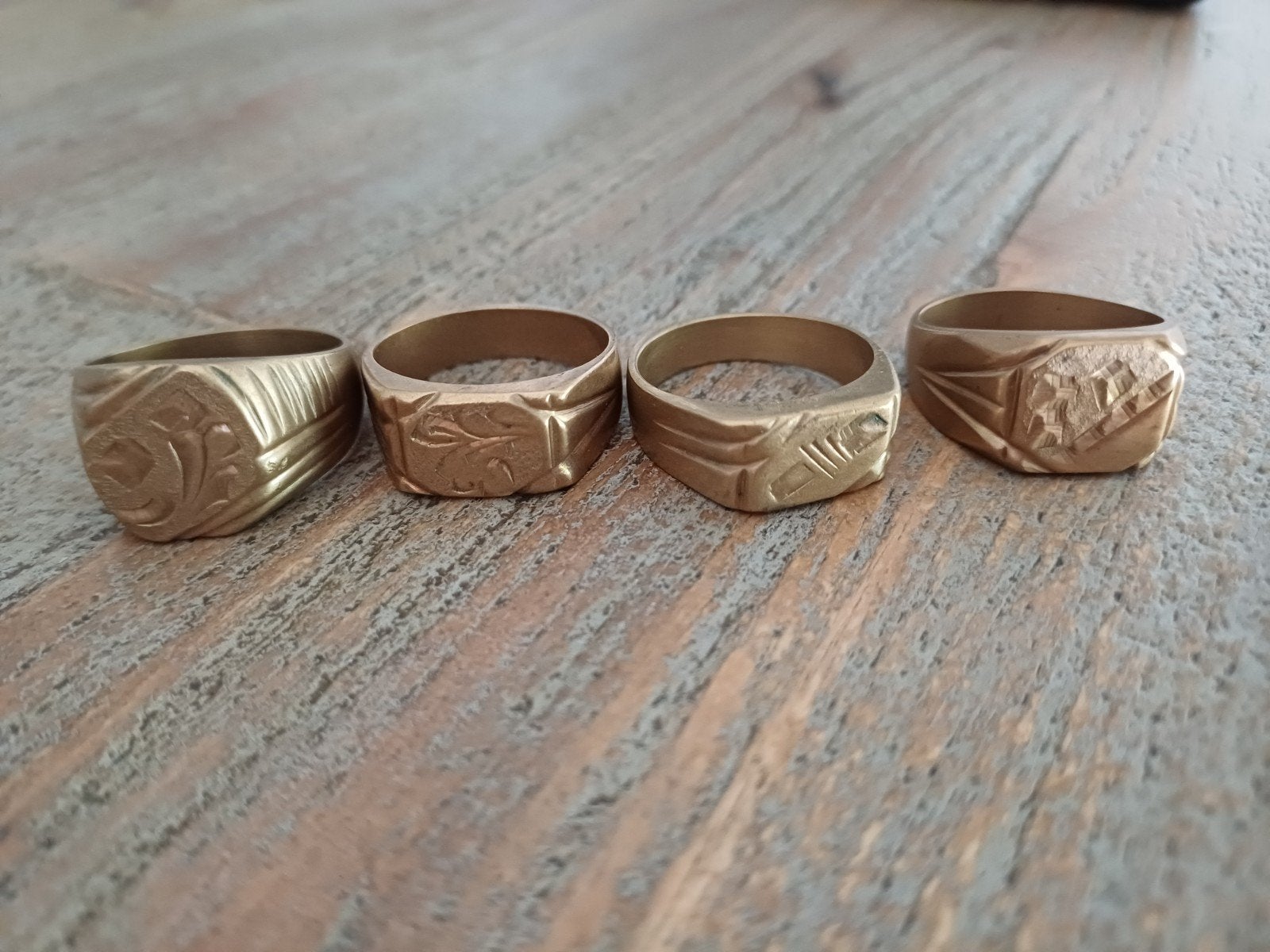 4  vintage goudkleurige heren ringen, Ophalen, Overige materialen, 20 of groter, Heer
