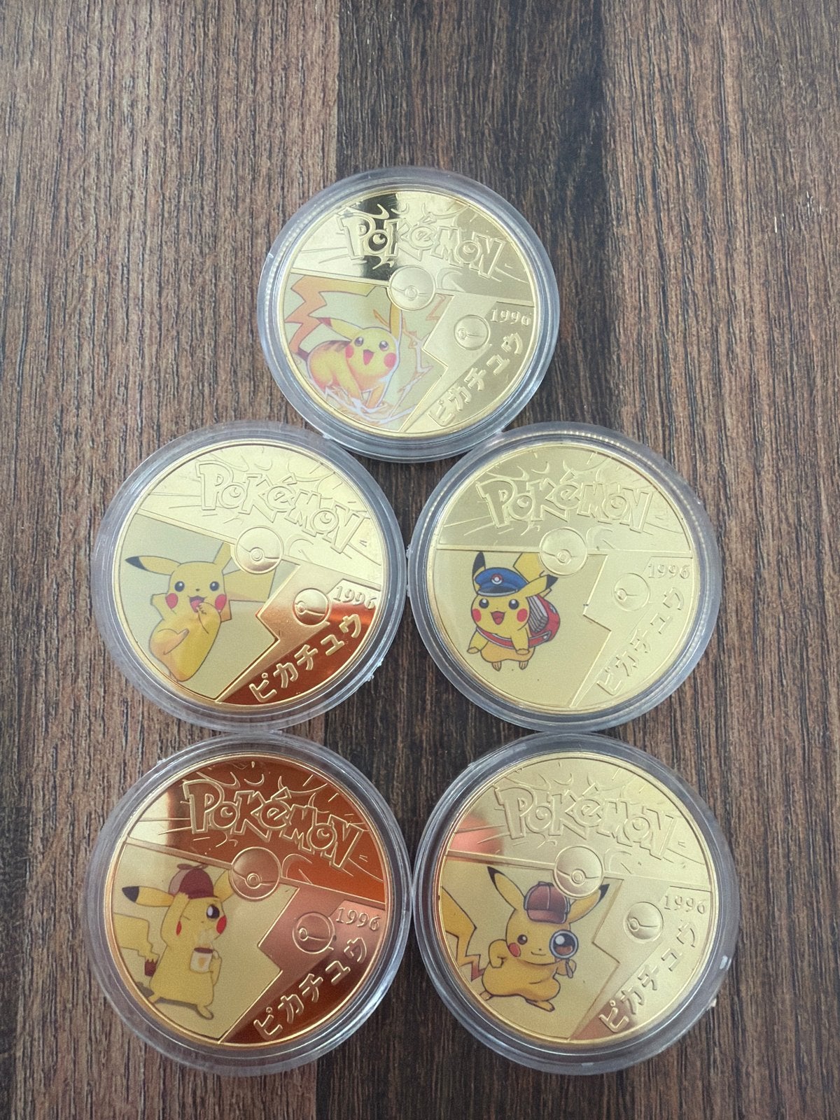 Set van 5 gouden Pokémon Pikachu munten 1996, Hobby en Vrije tijd, Verzamelkaartspellen | Pokémon, Ophalen of Verzenden, Zo goed als nieuw
