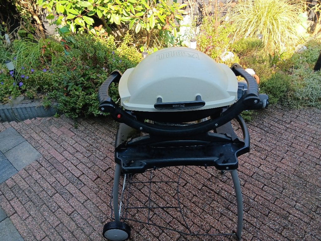 Weber gas BBQ Q100 incl. standaard, Tuin en Terras, Gasbarbecues, Ophalen, Gebruikt, Weber