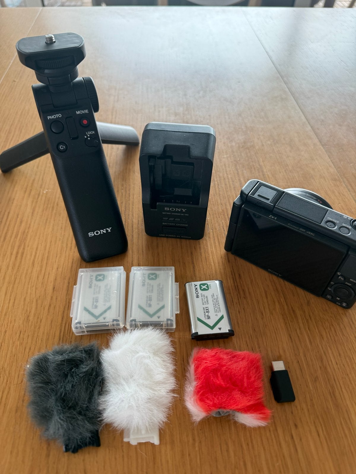 Sony ZV-1 Compact Camera met Vlogging Kit en Extra's, Ophalen of Verzenden, Zo goed als nieuw, Sony, Minder dan 4 keer