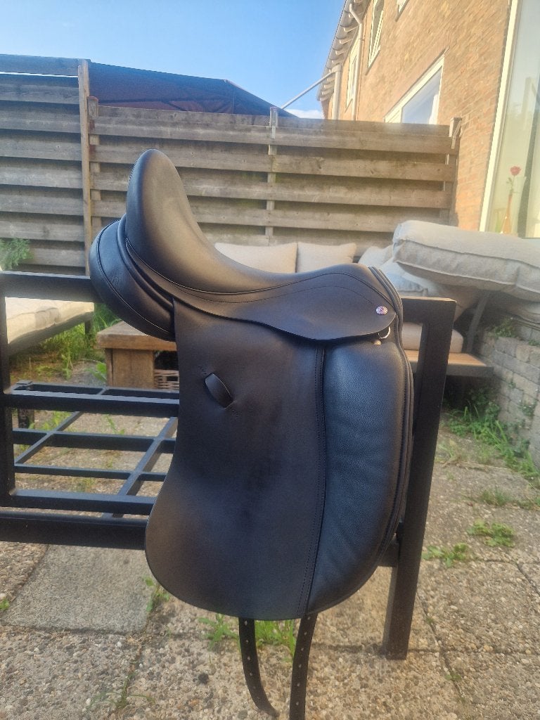Nieuw Schutte Legend zadel, met balanskussen, maat 31, Dieren en Toebehoren, L (17.5 inch), Dressuur, Overige merken, Nieuw