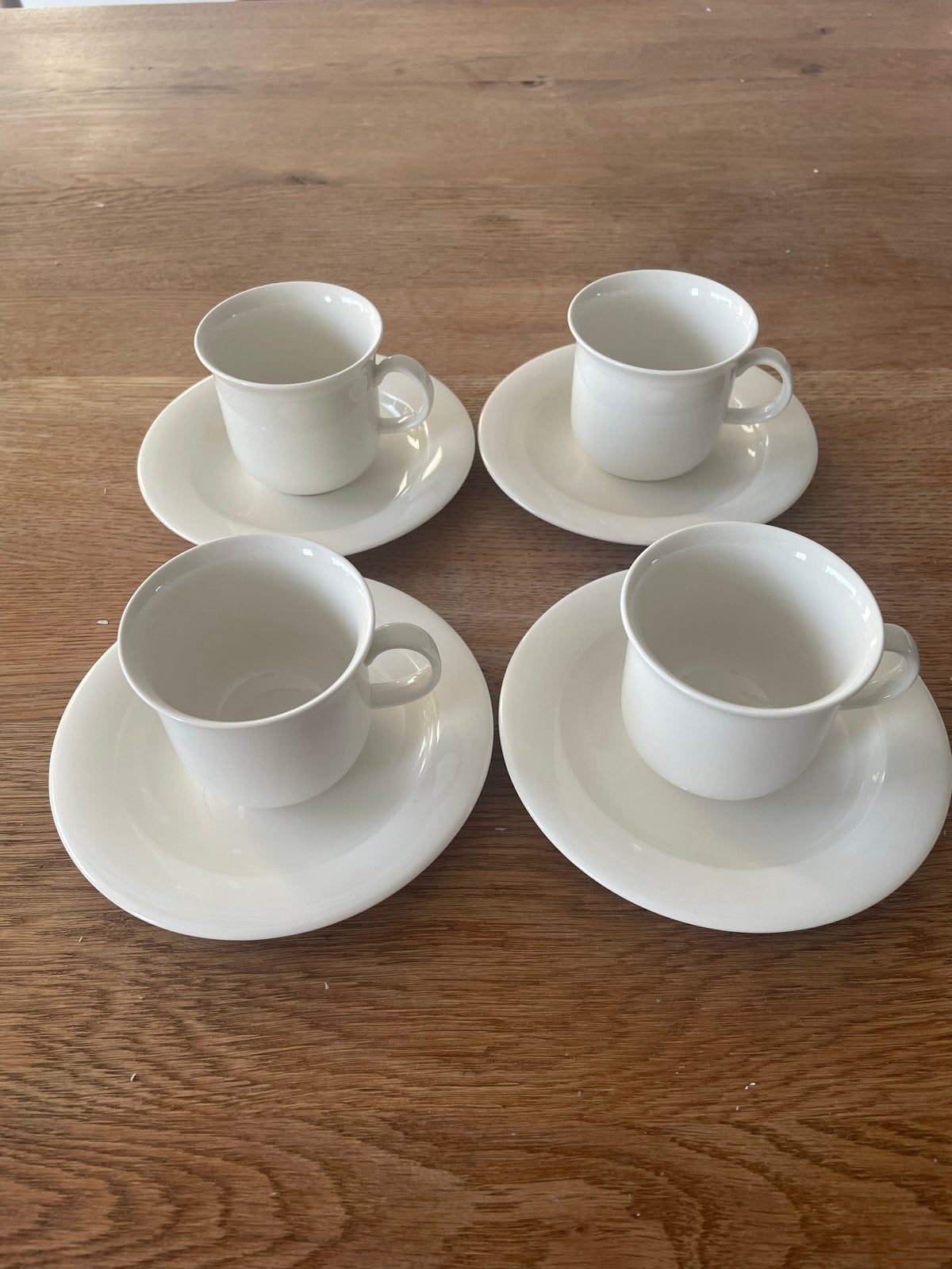Set van 4 Arabia Arctica koffiekopjes met schotels, Huis en Inrichting, Keuken | Servies, Ophalen of Verzenden, Modern, Kop(pen) en/of Schotel(s)