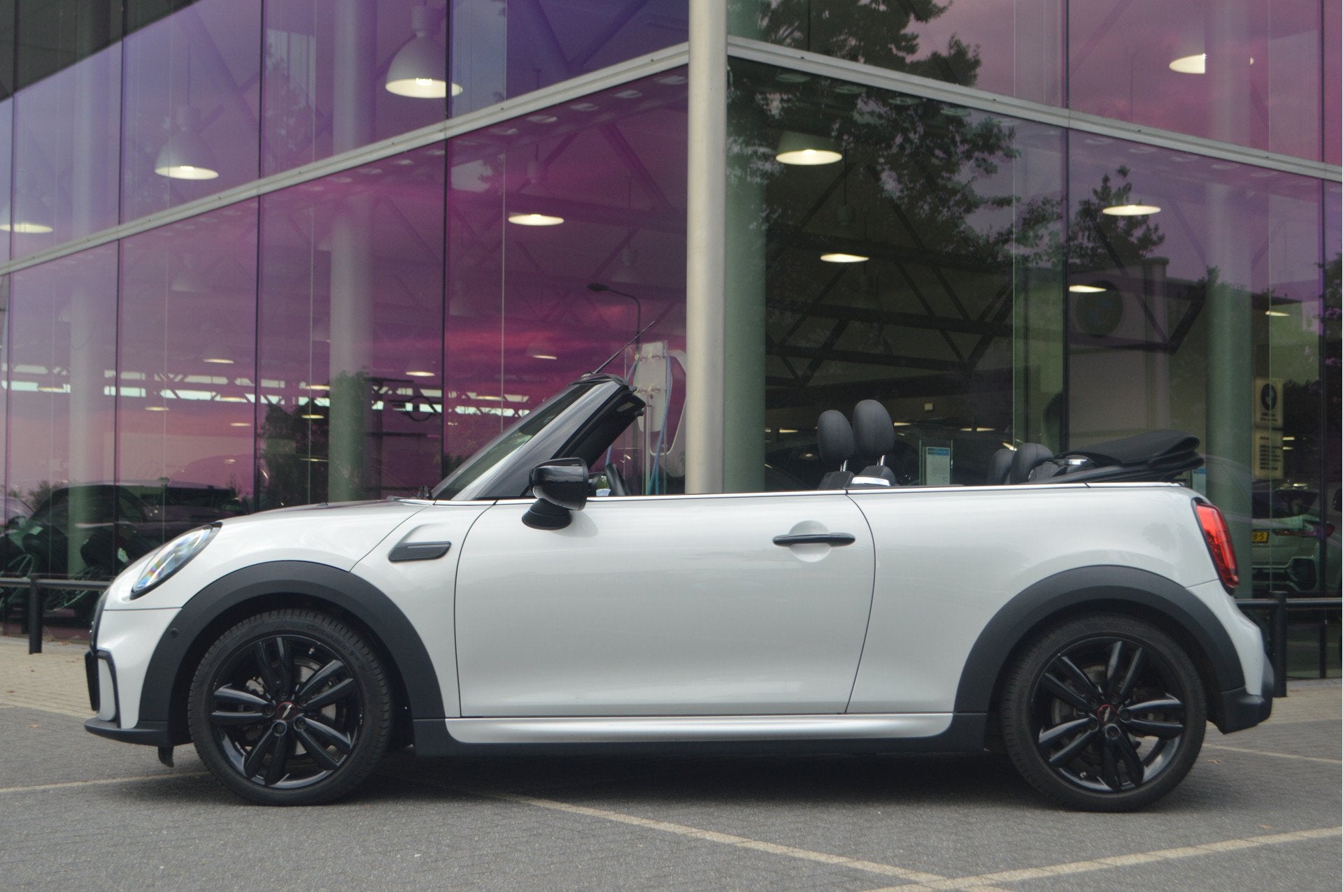 MINI Cabrio Cooper JCW Automaat / Sportstoelen / Comfort Acc, Auto's, Dealer onderhouden, 136 pk, Gebruikt, 4 stoelen