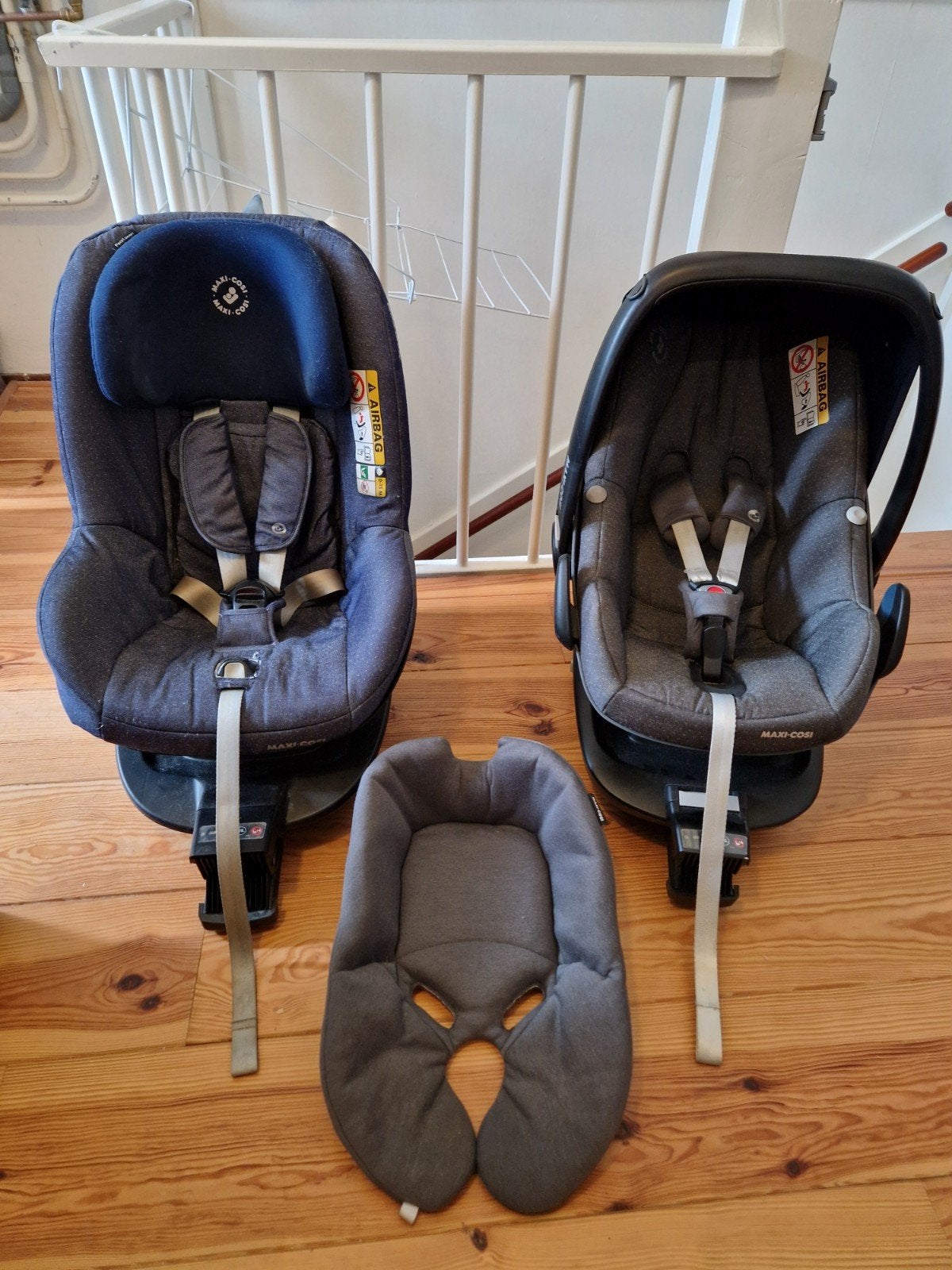 Maxi cosi autostoeltjes + babyinleg + isofix base 2 stuks, Ophalen, 0 t/m 18 kg, Slaapstand, Isofix