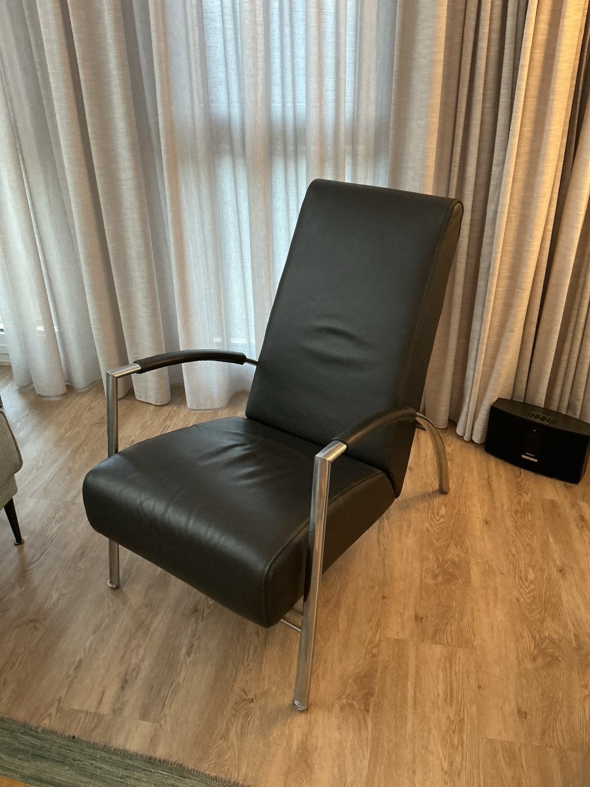 Harvink Leren fauteuil met chromen onderstel, Gebruikt, Ophalen of Verzenden, 50 tot 75 cm, Leer