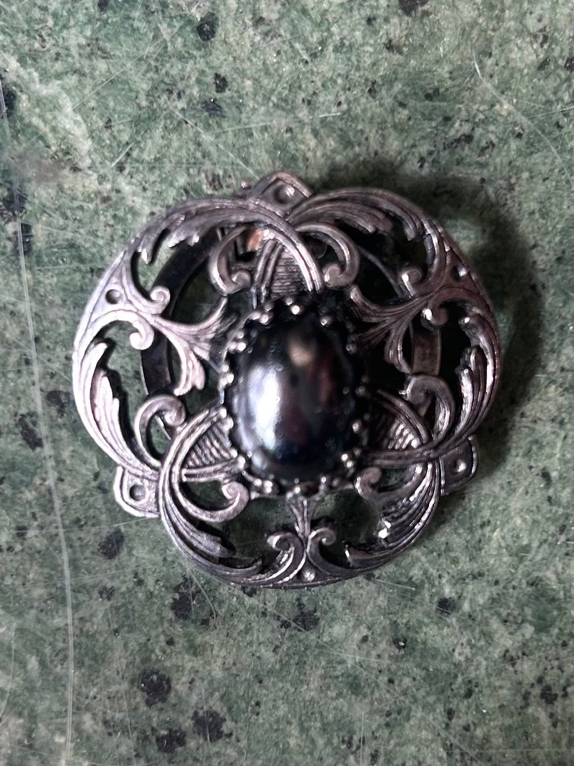 Vintage SASA Sjaalclip Zilverkleurig Hematietglas Jaren 60-7, Overige materialen, 4 tot 7 cm, Gebruikt, Ophalen of Verzenden