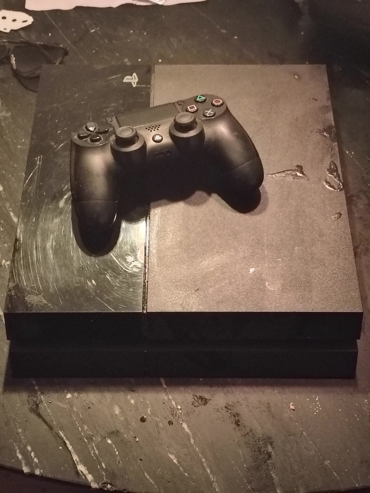 PlayStation 4 met controller en kras rechtsboven, Spelcomputers en Games, Spelcomputers | Sony PlayStation 4, Ophalen, Gebruikt