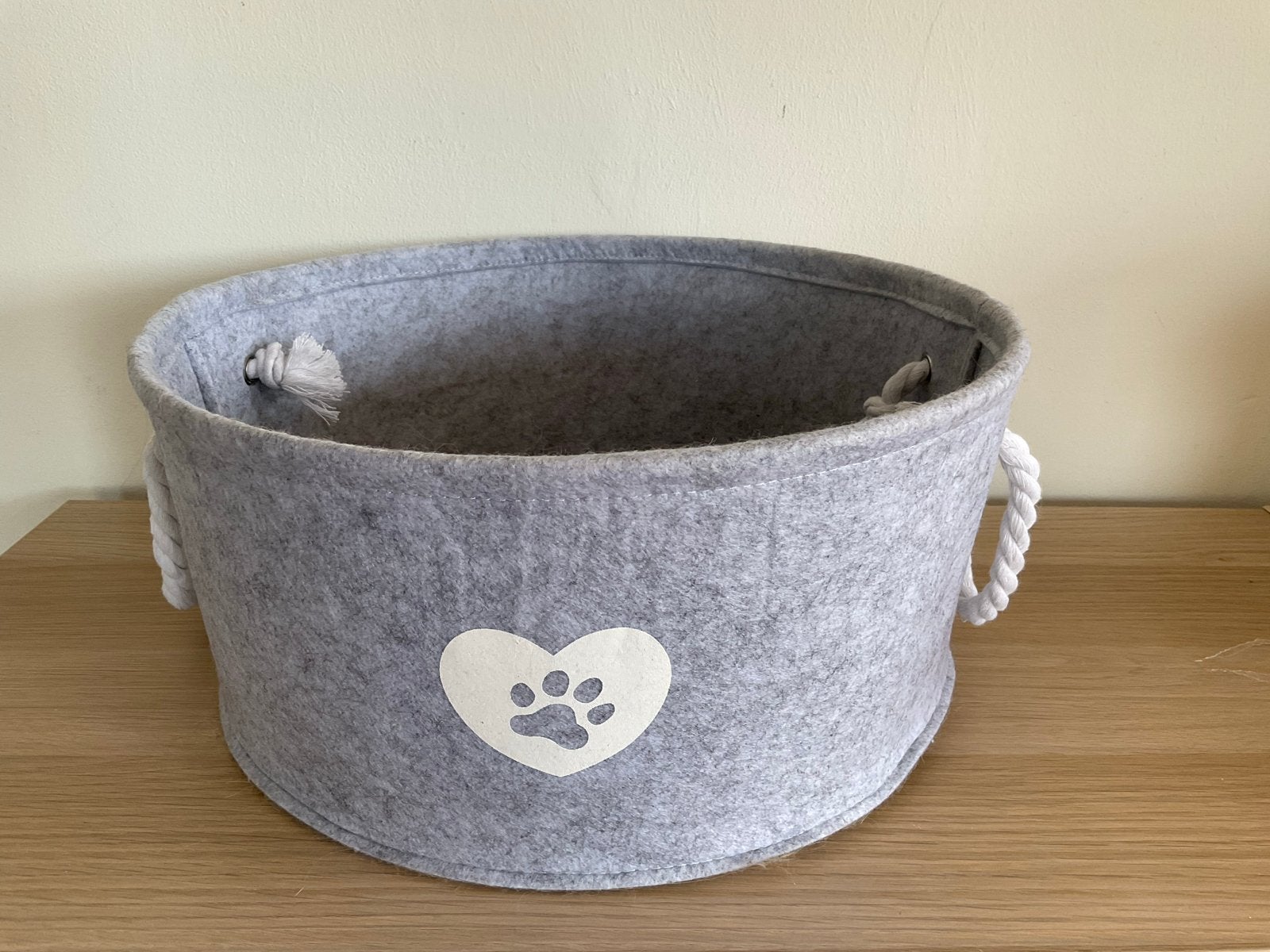 Kattenmandje vilt, Ophalen of Verzenden, Pluche