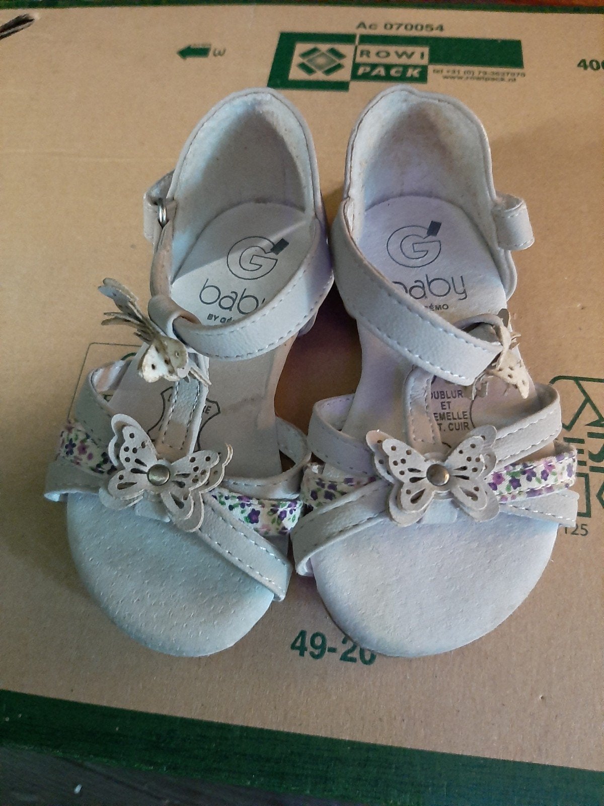 Schattige G-Baby sandalen met vlinders, maat 20, Gebruikt, Gemo, Schoenen, Verzenden